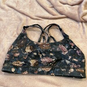 Lululemon sports bra size 4
